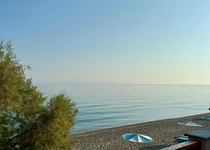 Betty\'S Beach House - By The Sea